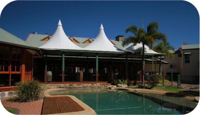 Tinaroo Lake Resort Экстерьер фото