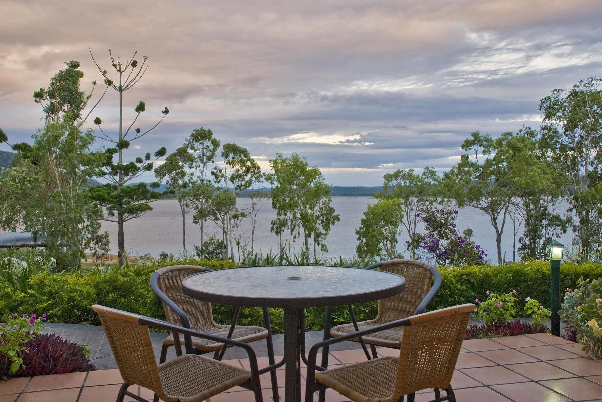 Tinaroo Lake Resort Экстерьер фото